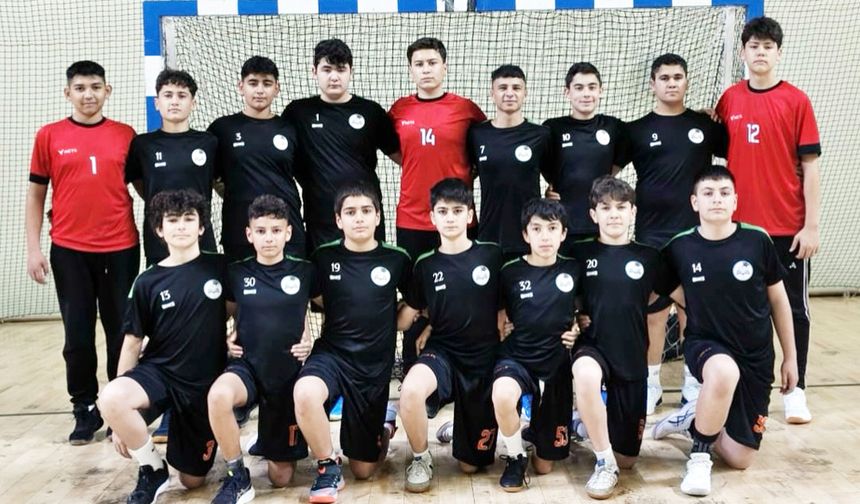 HULUSİ KULAKLI ORTAOKULU HENTBOL TAKIMI YARI FİNALDE