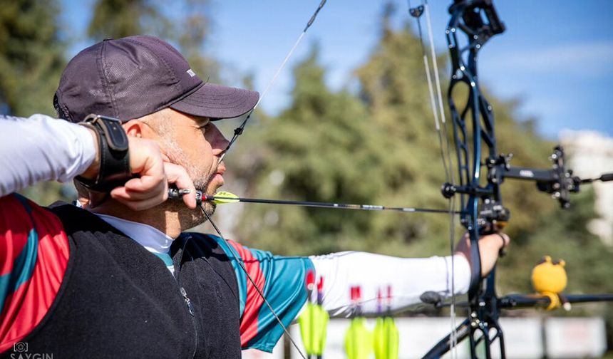 DENİZLİLİ PARA OKÇU ABDULLAH YORULMAZ TÜRKİYE ŞAMPİYONU