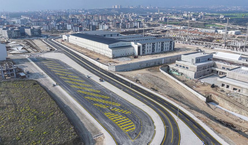 ÇAVUŞOĞLU’NUN ORTAYA ATTIĞI İDDİA TÜM DİKKATLERİ BU YÖNE ÇEVİRDİ: YENİ HASTANE ÇÖKÜYOR MU?