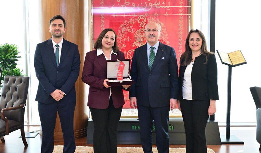 ÖDÜLLÜ HEMŞİREDEN VALİ KÖŞGER’E ZİYARET