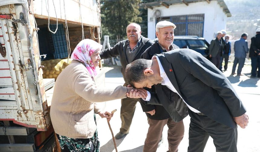 ÇAVUŞOĞLU ACIPAYAM’DA VATANDAŞLARLA BULUŞTU