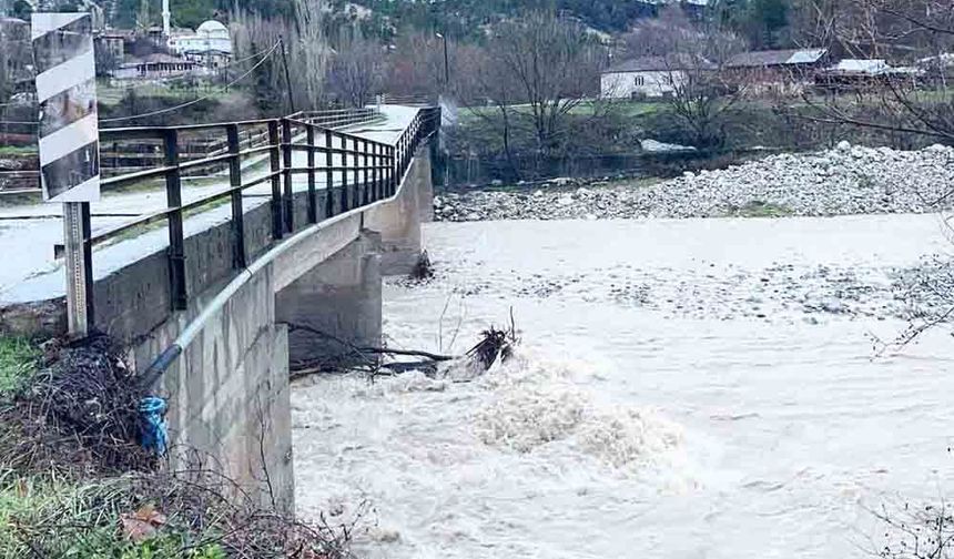 SARIKAVAK KÖPRÜSÜ YENİLENİYOR