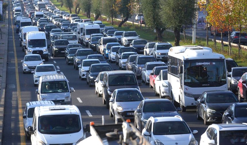 ARAÇ SAYISI 588 BİNE DAYANDI