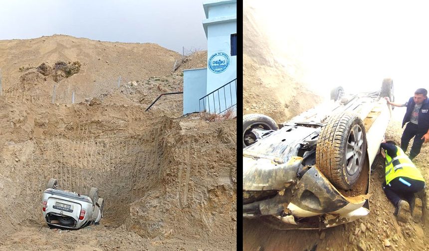 BULDAN’DA KONTROLDEN ÇIKAN OTOMOBİL DESKİ ÇUKURUNA DÜŞTÜ