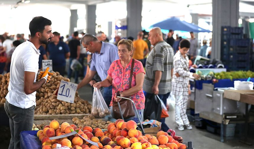 MEKRKEZEFENDİ'DE PAZAR YERLERİNDE ARİFE MESAİSİ