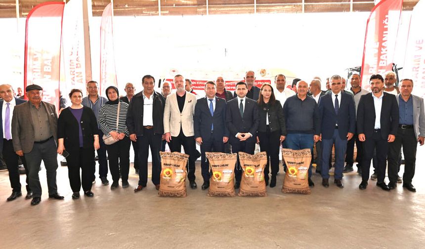 DENİZLİ İL TARIM VE ORMAN MÜDÜRLÜĞÜ’NDEN ÇİFTÇİYE AYÇİÇEĞİ DESTEĞİ