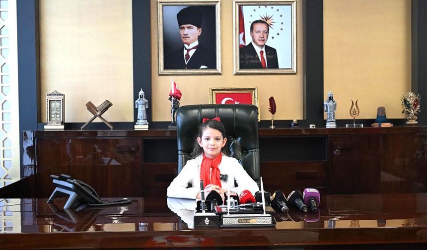 VALİLİK KOLTUĞUNA İPEK SEYYAR OTURDU