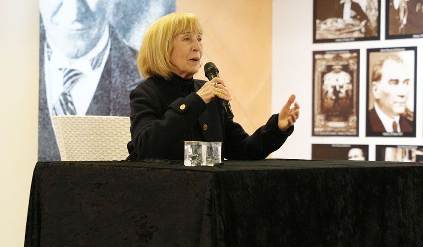 AYŞE KULİN OKURLARIYLA BULUŞTU