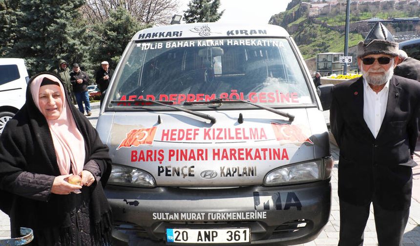 ŞEHİT POLİSLER İÇİN ELMA DAĞITTI