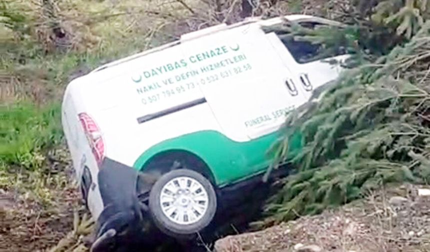 NAKİL ARACI KAZA YAPTI: 2 YARALI