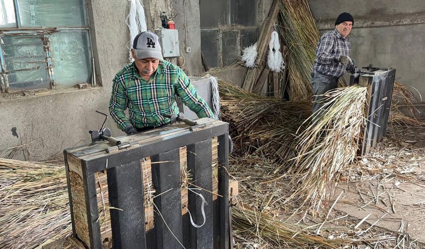 HASIR KÖŞE YASTIKLARI ZAMANA YENİK DÜŞTÜ