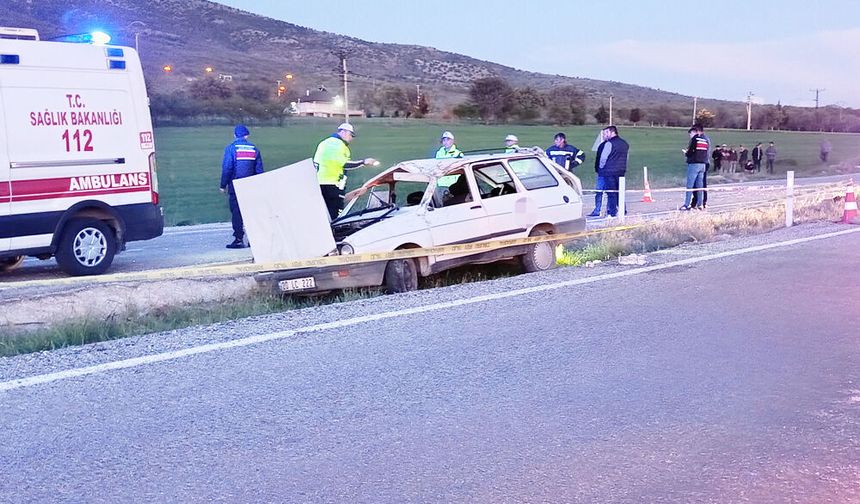 OTOMOBİL DÜZ YOLDA TAKLA ATTI: 1 ÖLÜ, 4 YARALI