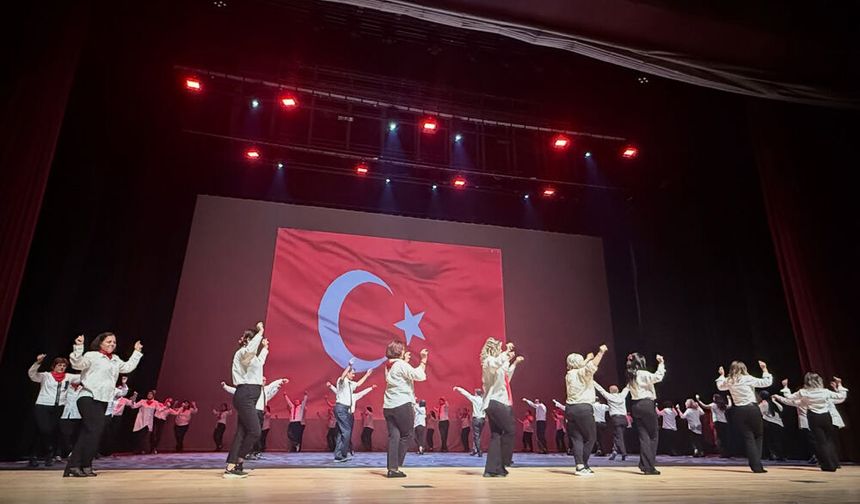 DENİZLİ’DE HALK OYUNLARI ŞÖLENİ