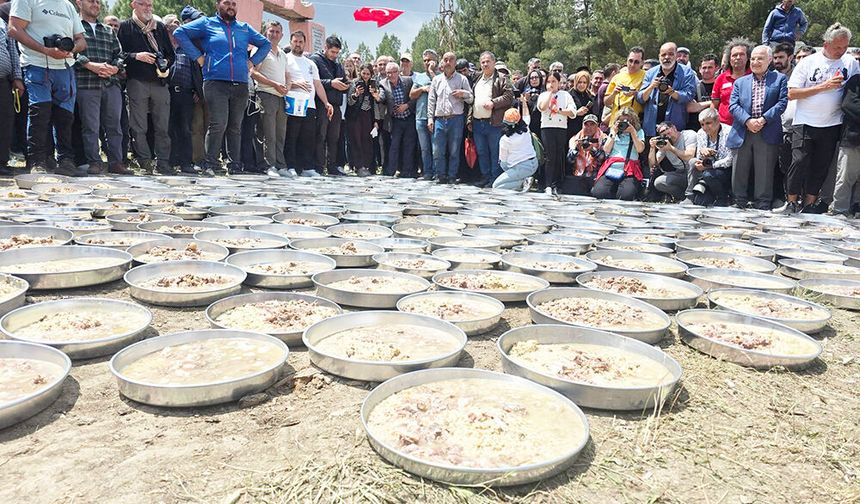 ACIPAYAM’DA 700 YILLIK GELENEK  TAŞKIN DEDE YAŞATILIYOR