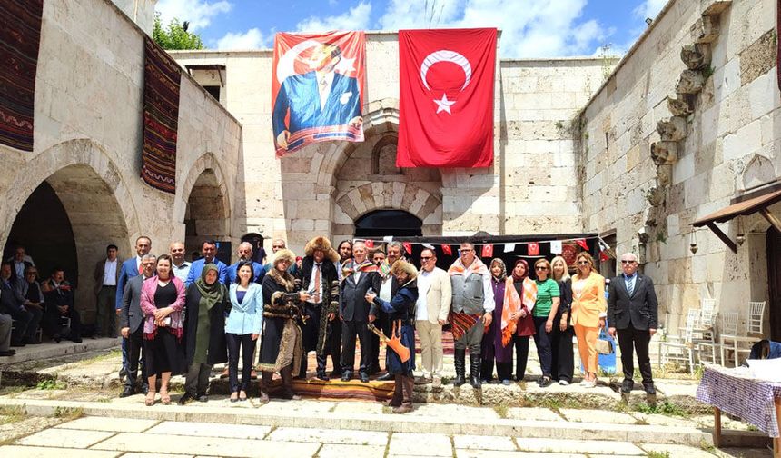 DENİZLİLİ YÖRÜKLER, AKHAN KERVANSARAYI’NDA BULUŞTU