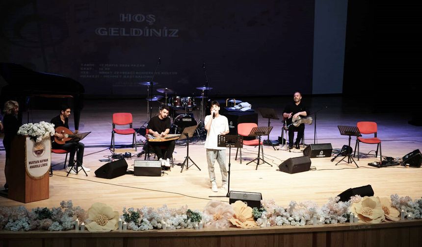 DENİZLİ ŞARKISINI SÖYLEDİ