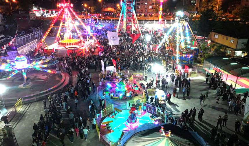 GENÇLERE LUNAPARK JESTİ