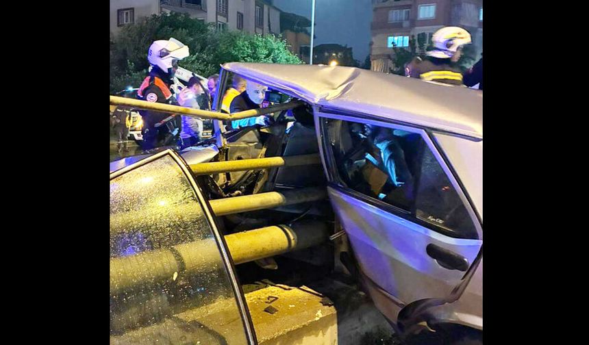 OTOMOBİL BARİYERLERE SAPLANDI