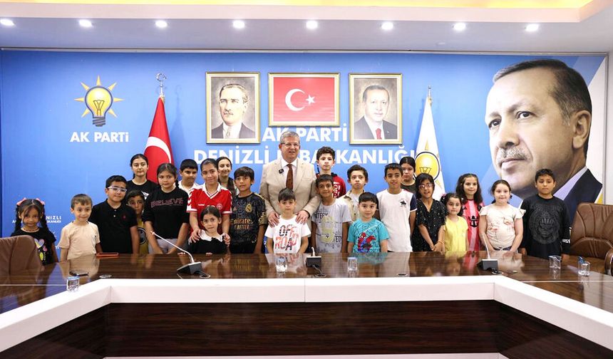 AK PARTİ’DE ÇOCUKLARIN BAYRAM COŞKUSU