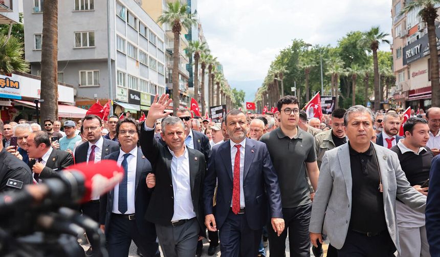 ÖZGÜR ÖZEL İZDİHAMI