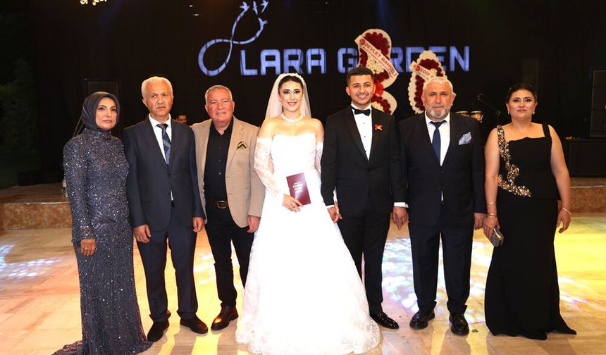 SİYASET DÜNYASI BU DÜĞÜNDE BULUŞTU