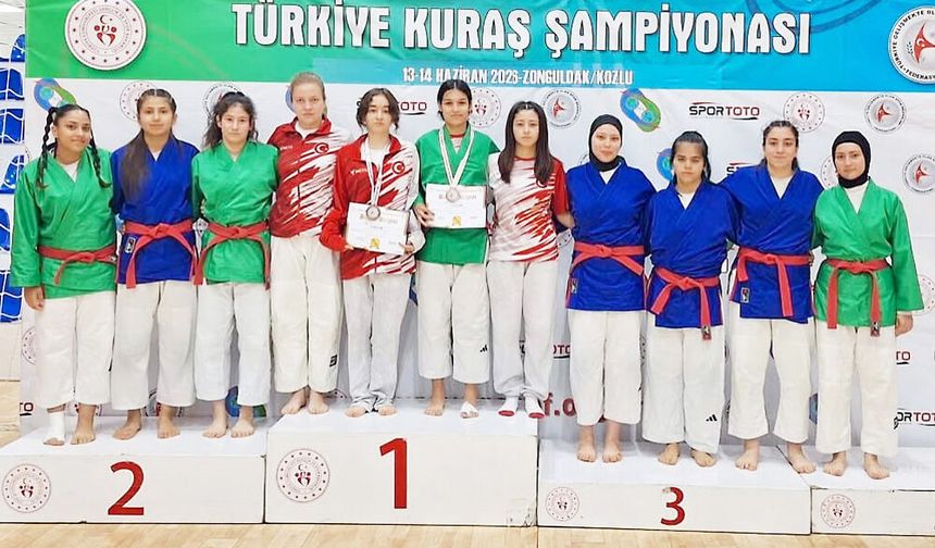 DENİZLİLİ KURAŞÇILARDAN MADALYA YAĞMURU