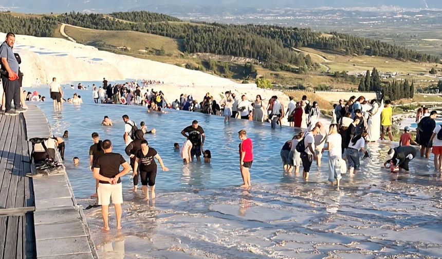 TURİSTİN PAMUKKALE İLGİSİ
