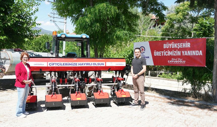 BÜYÜKŞEHİR’DEN BOZKURTLU ÜRETİCİLERE ÇAPA MAKİNESİ DESTEĞİ