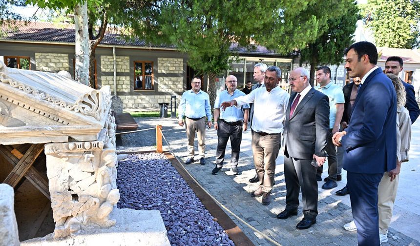 VALİ KÖŞGER'DEN MÜZEYE ZİYARET