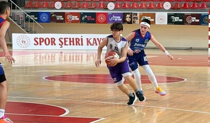 SALONLAR GELECEĞİN YILDIZLARIYLA DOLDU!