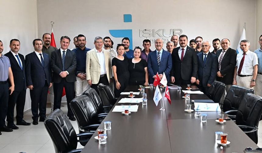 HAYALLERİNİN PEŞİNDEN KOŞUYORLAR