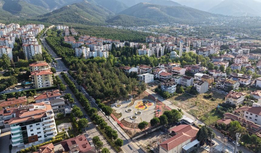 YENİŞEHİR MAHALLESİ'NDEKİ 7 BİN 670 METREKARELİK PARK YENİLENDİ