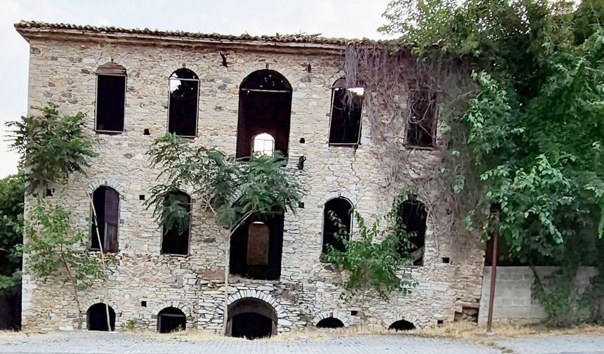 TARİHİ TAVAS TAŞ HAN’I YOK OLMANIN EŞİĞİNDE