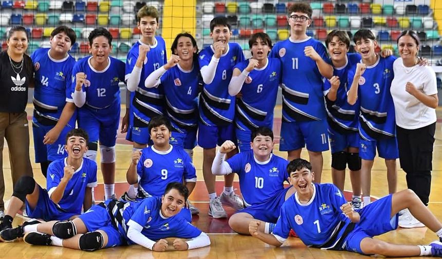 VOLEYBOL ANALİG DENİZLİ KARMASI TÜRKİYE 6.’SI OLDU