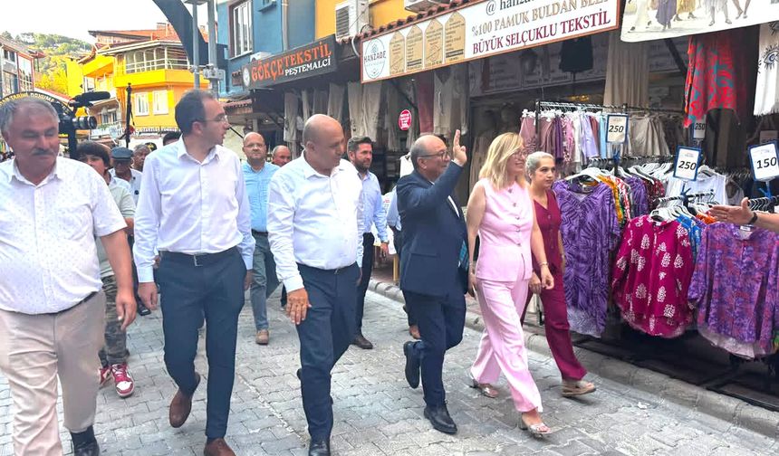 BAŞKAN VE EKİBİNDEN HARMANDALI RESİTALİ