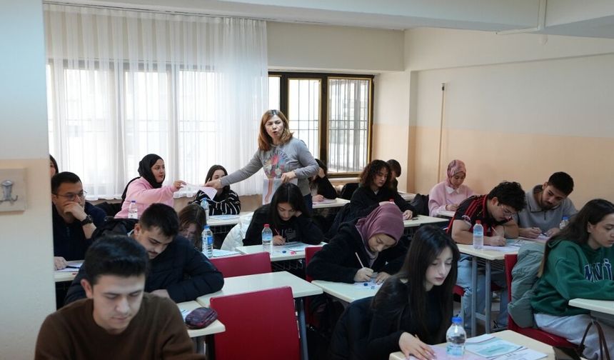 DENİZLİ BÜYÜKŞEHİR BELEDİYESİ’NDEN GENÇLERE TYT-AYT KURSU DESTEĞİ