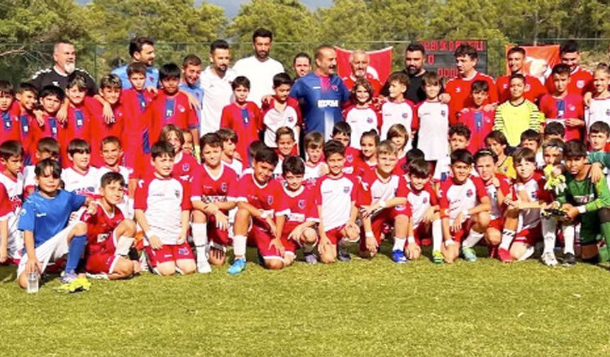 DENİZLİLİ SPORCULARDAN YILMAZ ERDOĞAN’A ZİYARET