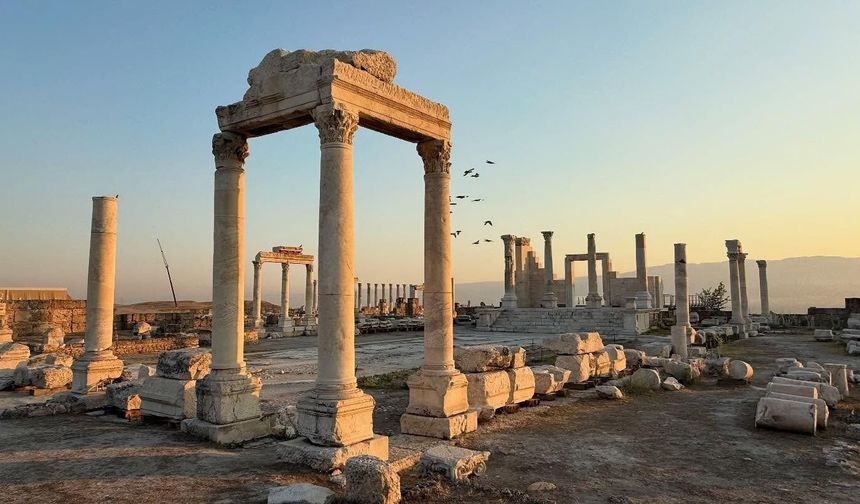 LAODİKYA’DA TARİH AYDINLANIYOR