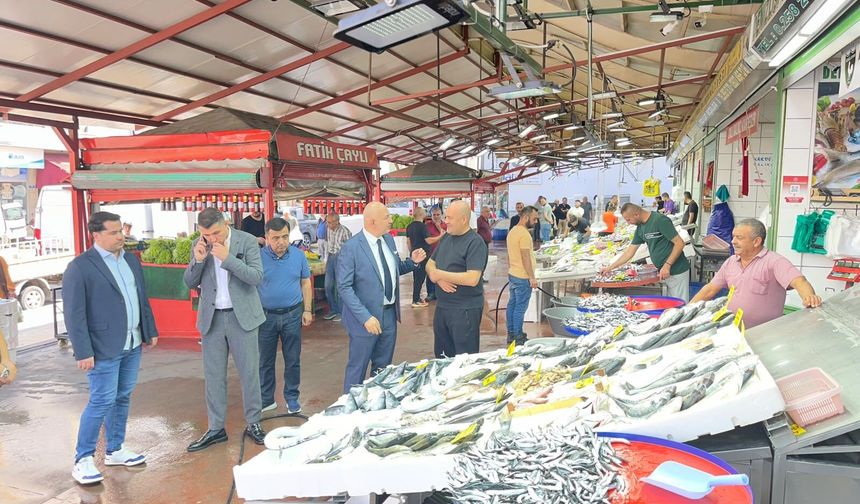 FAiK MÜFTÜLER’DEN BALIK HALi ESNAFINA ZiYARET