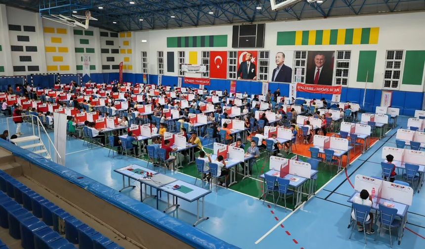 DENİZLİ’DE 362 ÖĞRENCİ TASARIMLARIYLA YARIŞTI