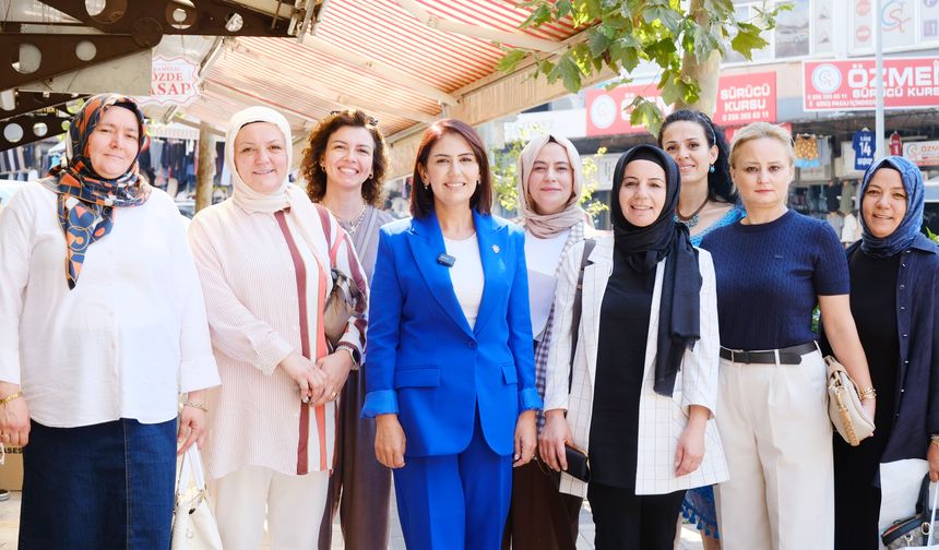 AK PARTİ DENİZLİ İL KADIN KOLLARI ÜYELERİNDEN  BAYRAMYERİ’NDE ESNAF ZİYARETİ