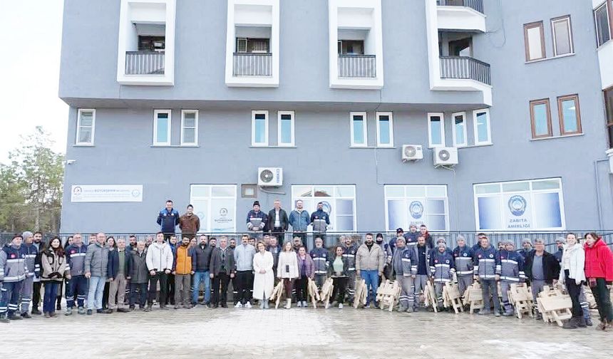 BAŞKAN ÇELİK’TEN PERSONELE JEST