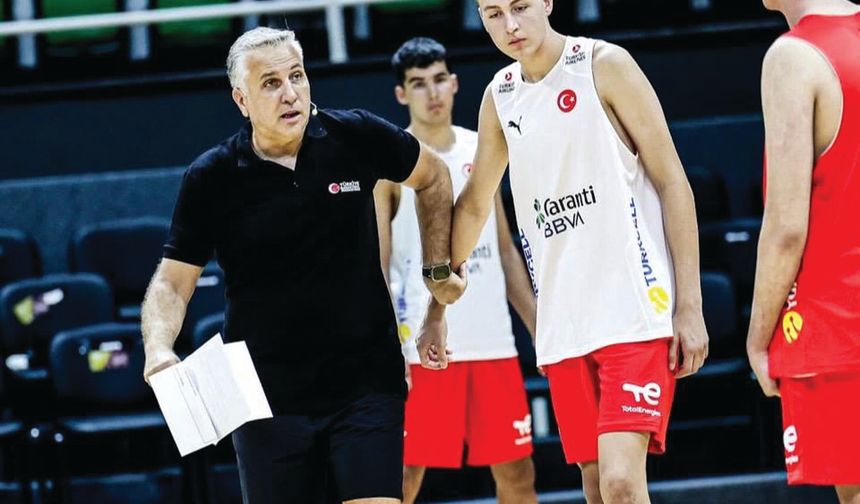 ZAFER AKTAŞ’TAN ANTRENÖRLERE EĞİTİM HÜCUM VE SAVUNMA DERSİ