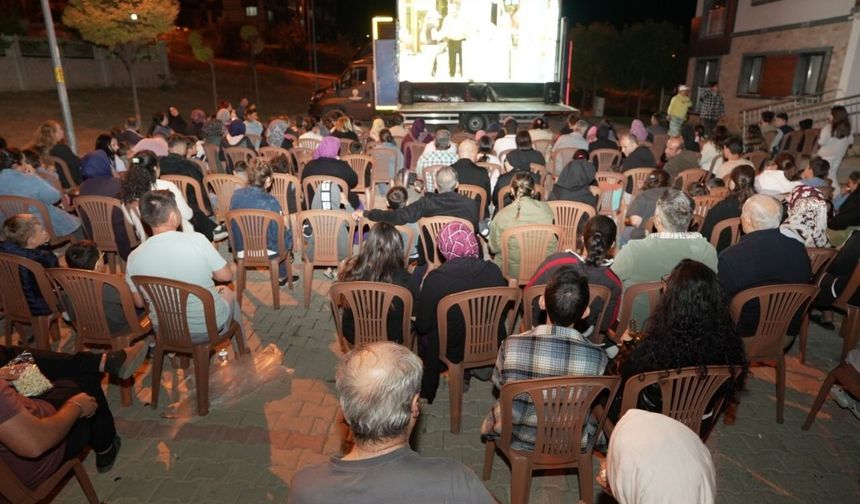 BÜYÜKŞEHİR’İN “KÖYÜMDE SİNEMA GÜNLERİ”NDE NOSTALJİ RÜZGARI