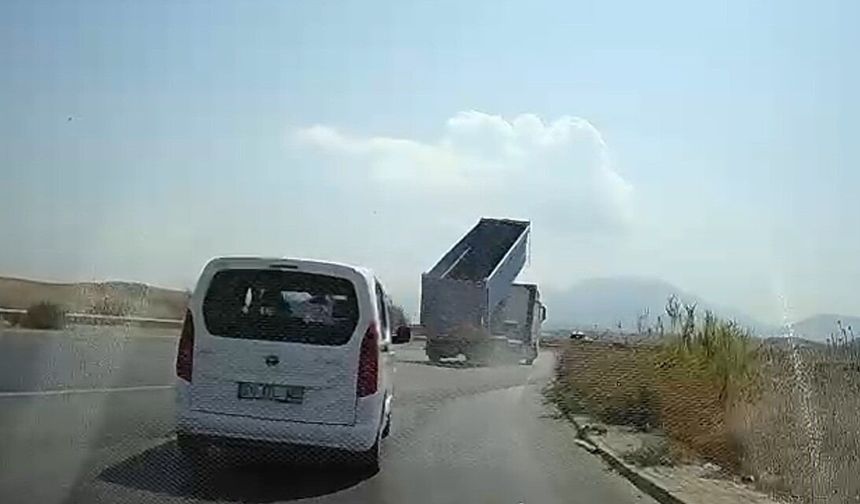 TIRIN AÇIK UNUTULAN DORSESİ EDS LEVHASINI SÖKTÜ