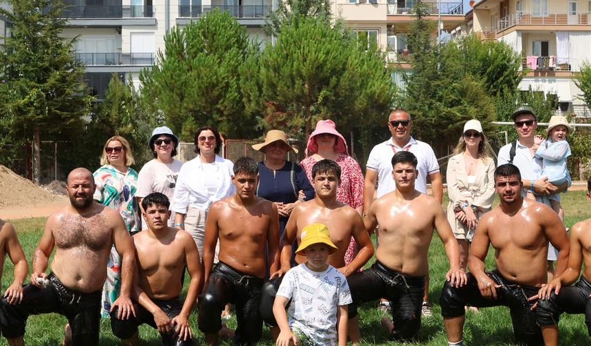 HAYATLARINDA İLK KEZ GÜREŞ İZLEDİLER