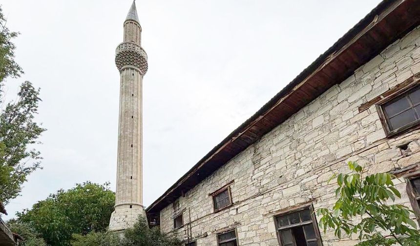 ÇAMELİ GÜZELYURT TAHTALI CAMİ İLGİ BEKLİYOR