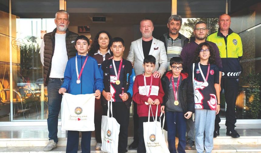 GENÇ SATRANÇ USTALARINA ÖDÜL
