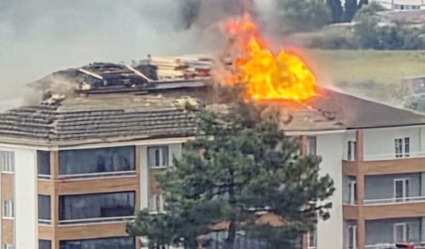 BULDAN’DA APARTMANIN  ÇATISI ALEVLERE TESLİM OLDU