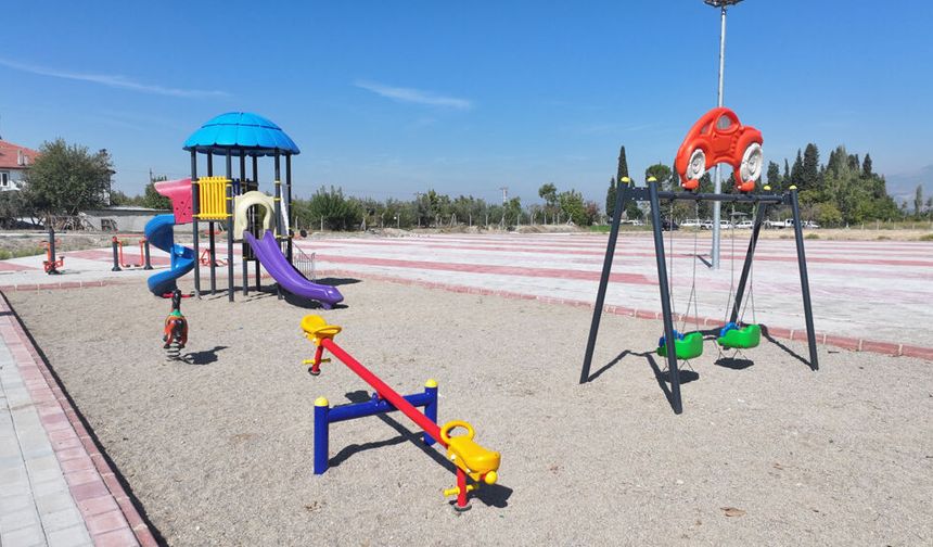 PAMUKKALE’DE PARKLAR VE SAHALAR YENİLENİYOR